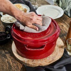 Staub 7 Qt. Round Cocotte/Dutch Oven | Cherry Red 6 Staub 7 Qt. Round Cocotte/Dutch Oven | Cherry Red -STAUB Shop 1102806 06