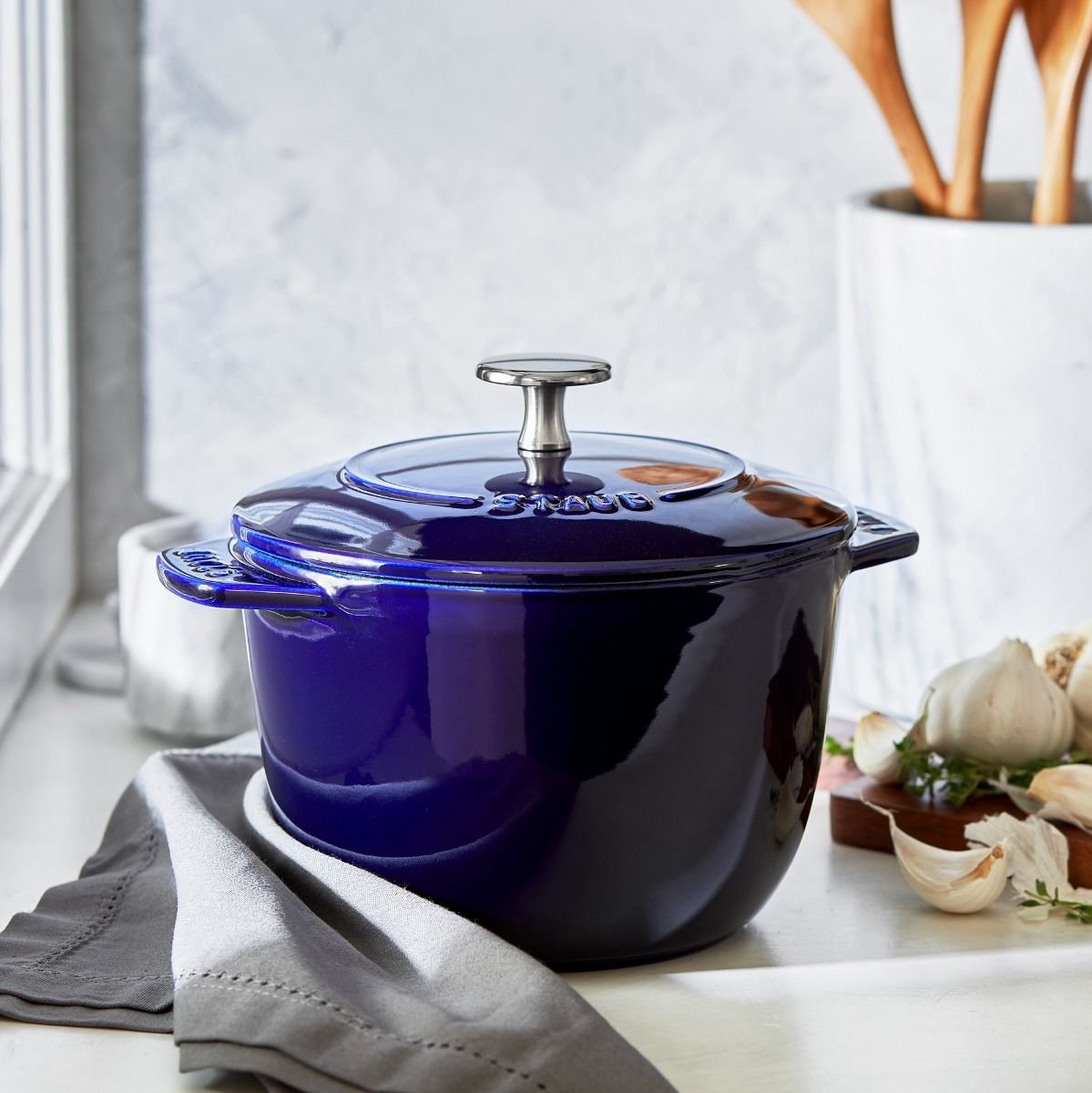 Staub 1.5 Qt. Petite French Oven | Dark Blue Staub 1.5 Qt. Petite French Oven | Dark Blue -STAUB Shop 11721691 ls 01
