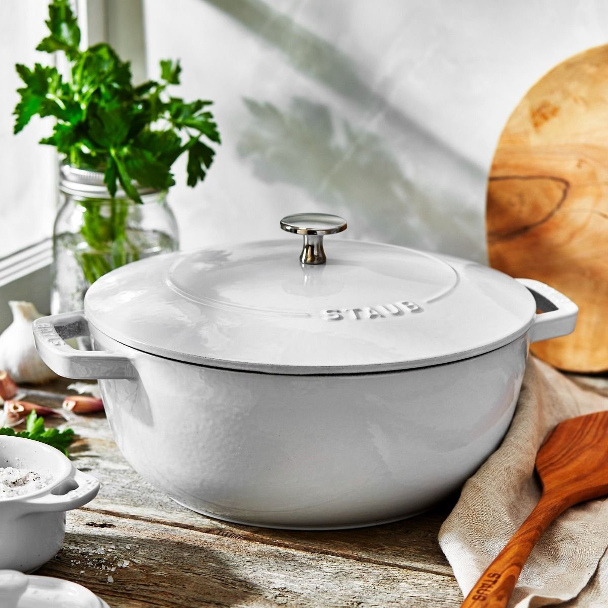 Staub 3.75 Qt. Essential French Oven | White Staub 3.75 Qt. Essential French Oven | White -STAUB Shop 11732402 ls 01