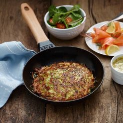 Staub 8" Fry Pan With Wooden Handle | Matte Black 5 Staub 8" Fry Pan With Wooden Handle | Matte Black -STAUB Shop 14286 rgb 300dpi