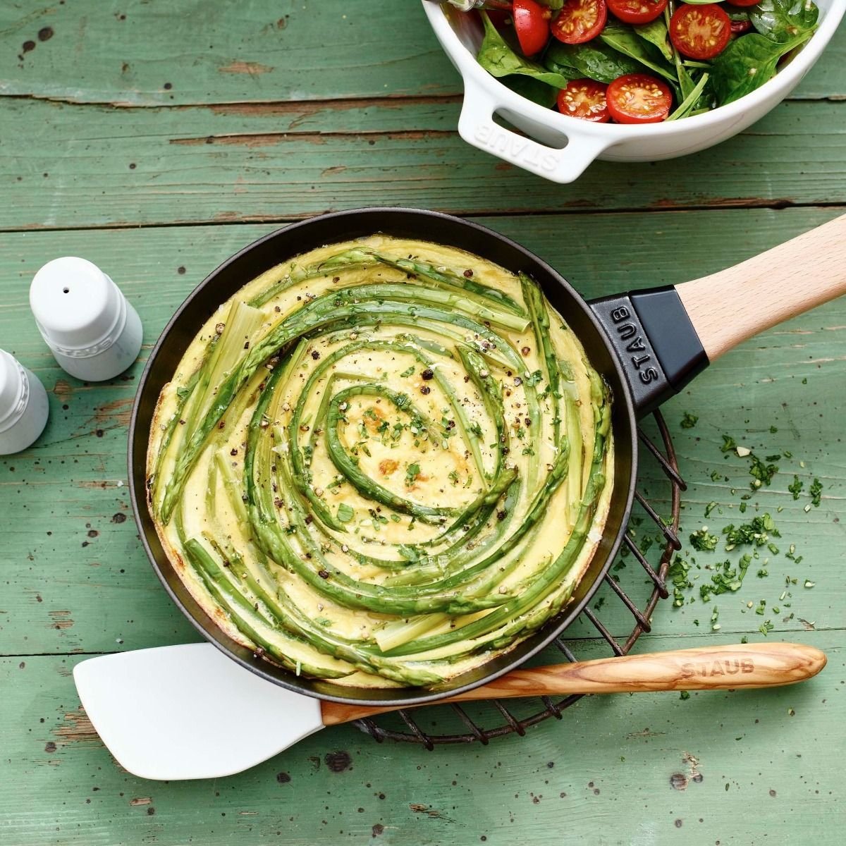 Staub 8" Fry Pan with Wooden Handle | Matte Black Staub 8" Fry Pan With Wooden Handle | Matte Black -STAUB Shop 14288 rgb 300dpi