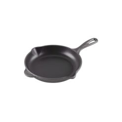 Le Creuset 9" Classic Skillet | Oyster