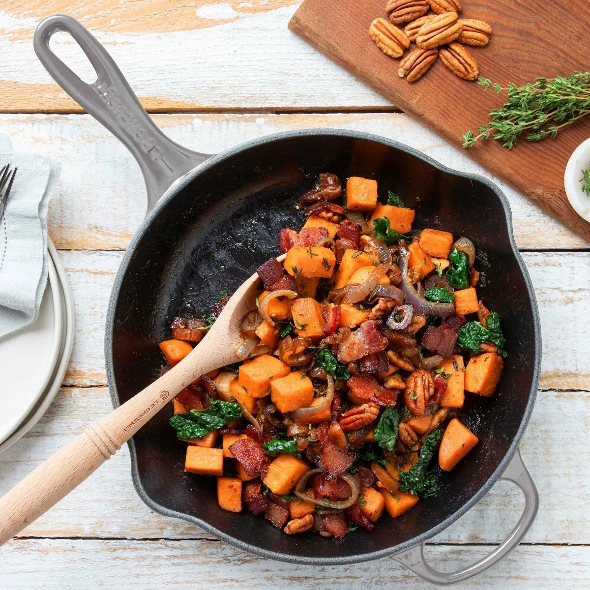 Le Creuset 9" Classic Skillet | Oyster - Image 4