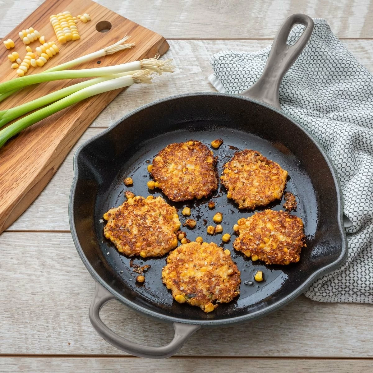 Le Creuset 9" Classic Skillet | Oyster - Image 7