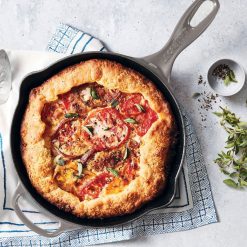 Le Creuset 9" Classic Skillet | Oyster 16 Le Creuset 9" Classic Skillet | Oyster -STAUB Shop 38238
