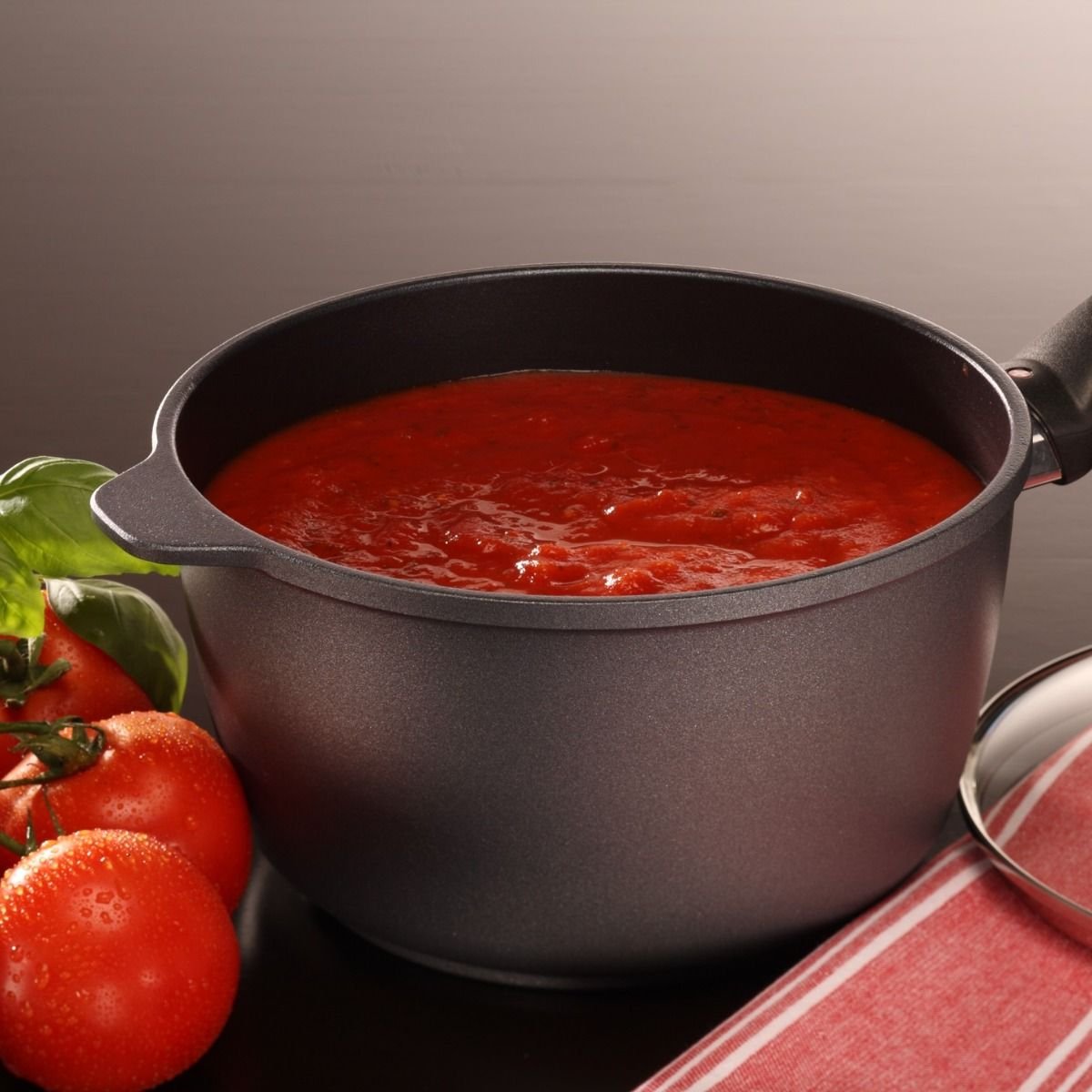 Swiss Diamond | HD Sauce Pan with Lid - 8" (3.2 Qt.) Swiss Diamond | HD Sauce Pan With Lid - 8" (3.2 Qt.) -STAUB Shop 6720c food44 2017 10 27 20 11 39 utc