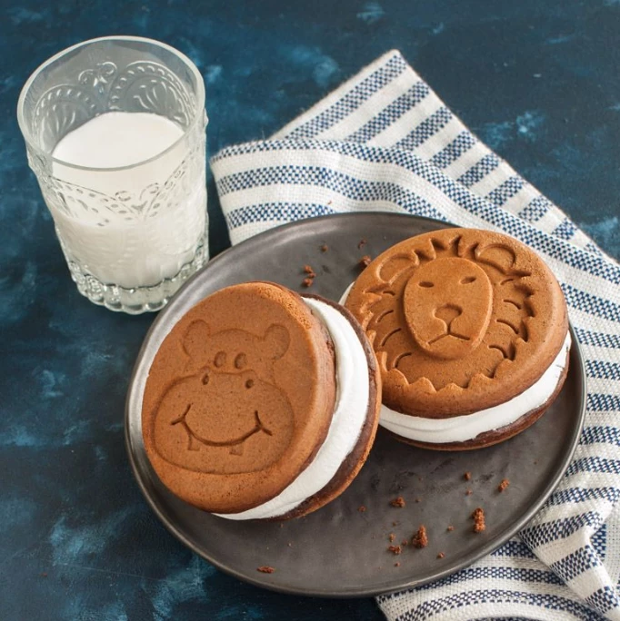 Nordic Ware Zoo Friends Pancake Pan - Image 4