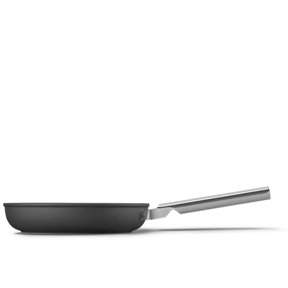 SMEG 9.5" Nonstick Fry Pan | Black SMEG 9.5" Nonstick Fry Pan | Black -STAUB Shop ckff2401blm
