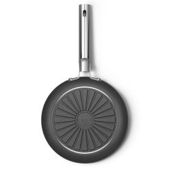 SMEG 9.5" Nonstick Fry Pan | Black 5 SMEG 9.5" Nonstick Fry Pan | Black -STAUB Shop ckff2401blm 6