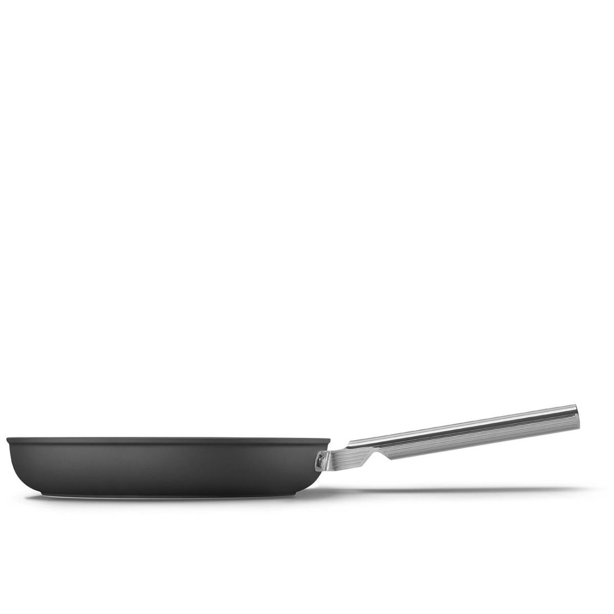SMEG 11" Nonstick Fry Pan | Black SMEG 11" Nonstick Fry Pan | Black -STAUB Shop ckff2801blm 1