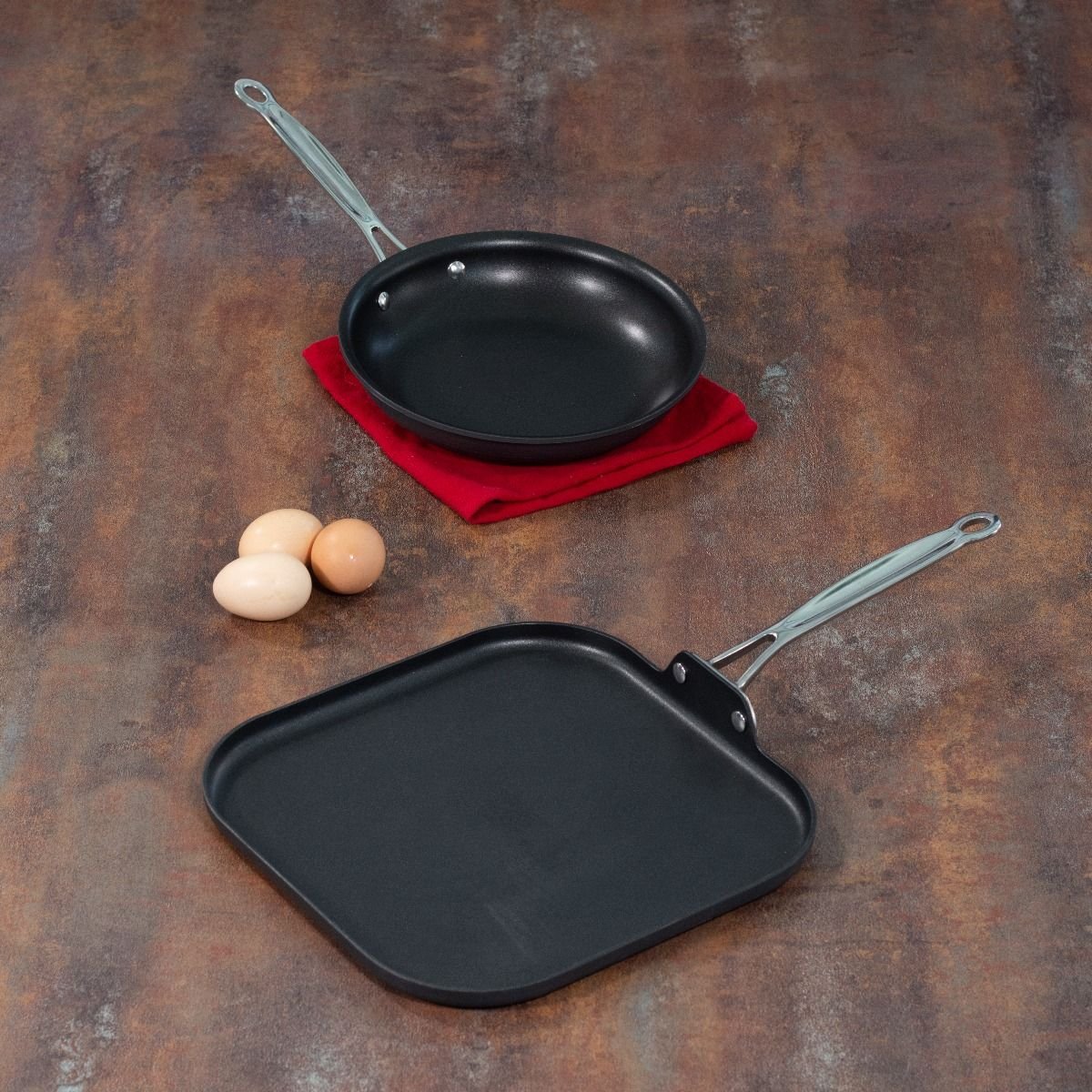 Cuisinart Chef's Classic Hard Anodized Nonstick 11" Square Griddle 4 Cuisinart Chef's Classic Hard Anodized Nonstick 11" Square Griddle - Image 2