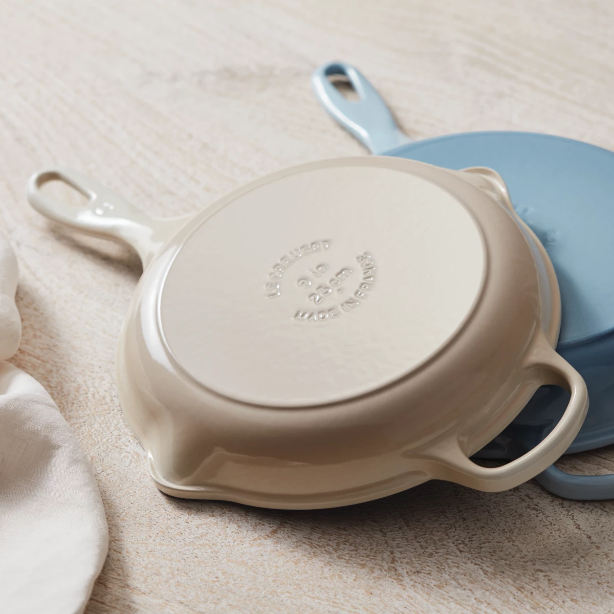 Le Creuset 9" Signature Enameled Cast Iron Skillet | Meringue White - Image 2
