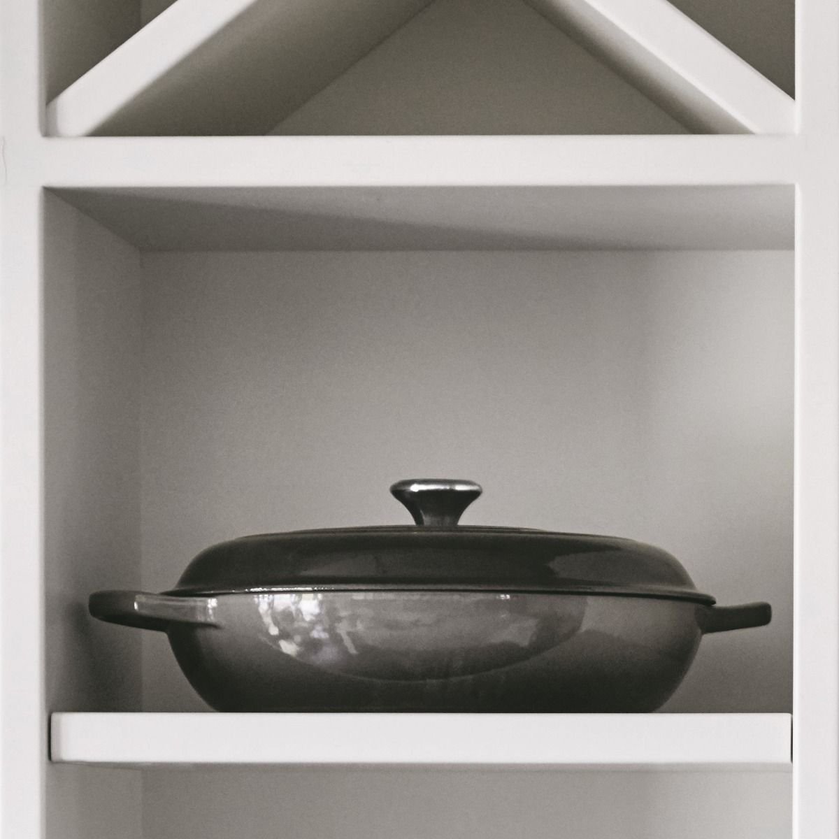 Le Creuset 5 Qt. Signature Enameled Cast Iron Braiser with Stainless Steel Knob | Oyster Grey Le Creuset 5 Qt. Signature Enameled Cast Iron Braiser With Stainless Steel Knob | Oyster Grey -STAUB Shop oys