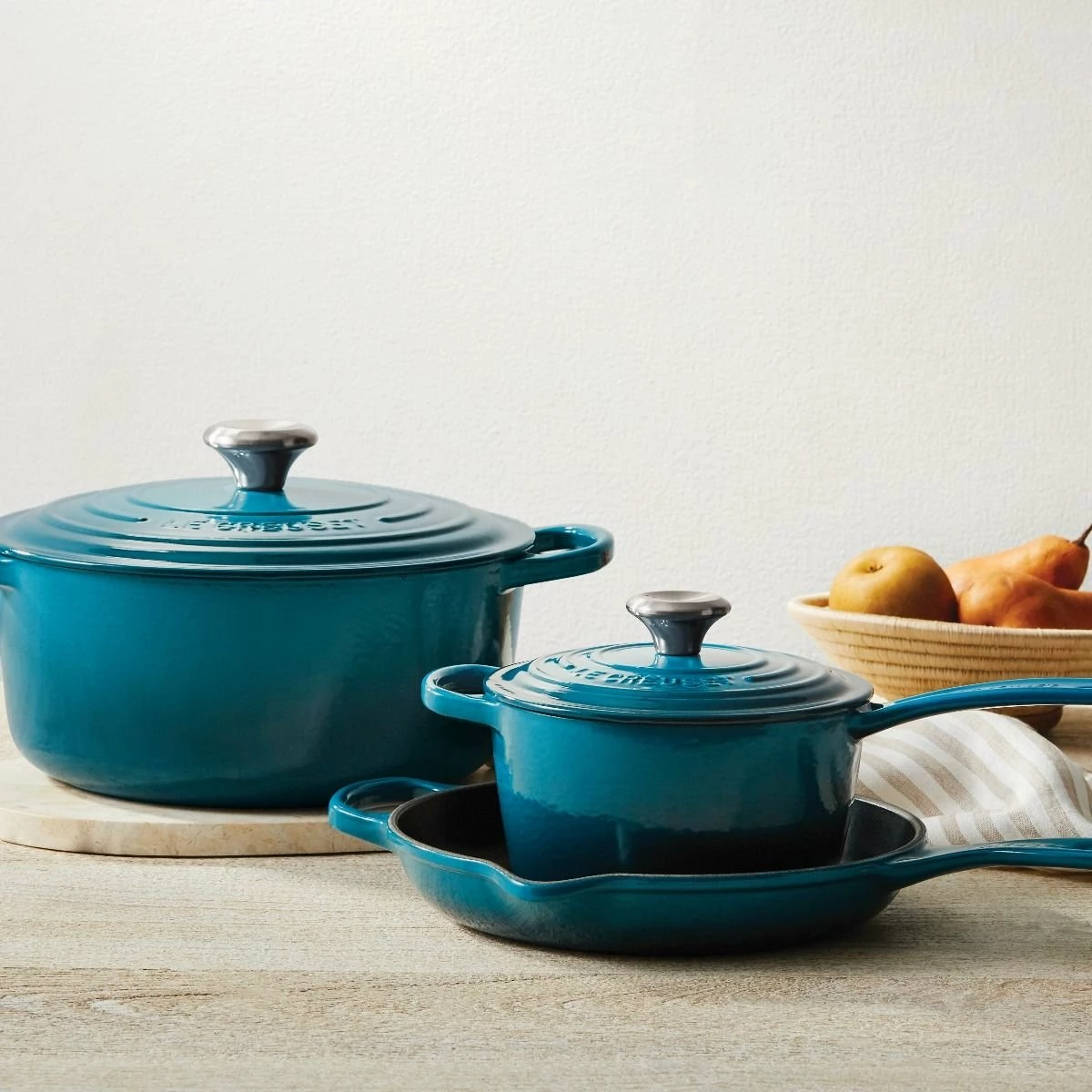 Le Creuset 5.5 Qt. Round Signature Cast Iron Dutch Oven With Stainless Steel Knob | Deep Teal - Image 5