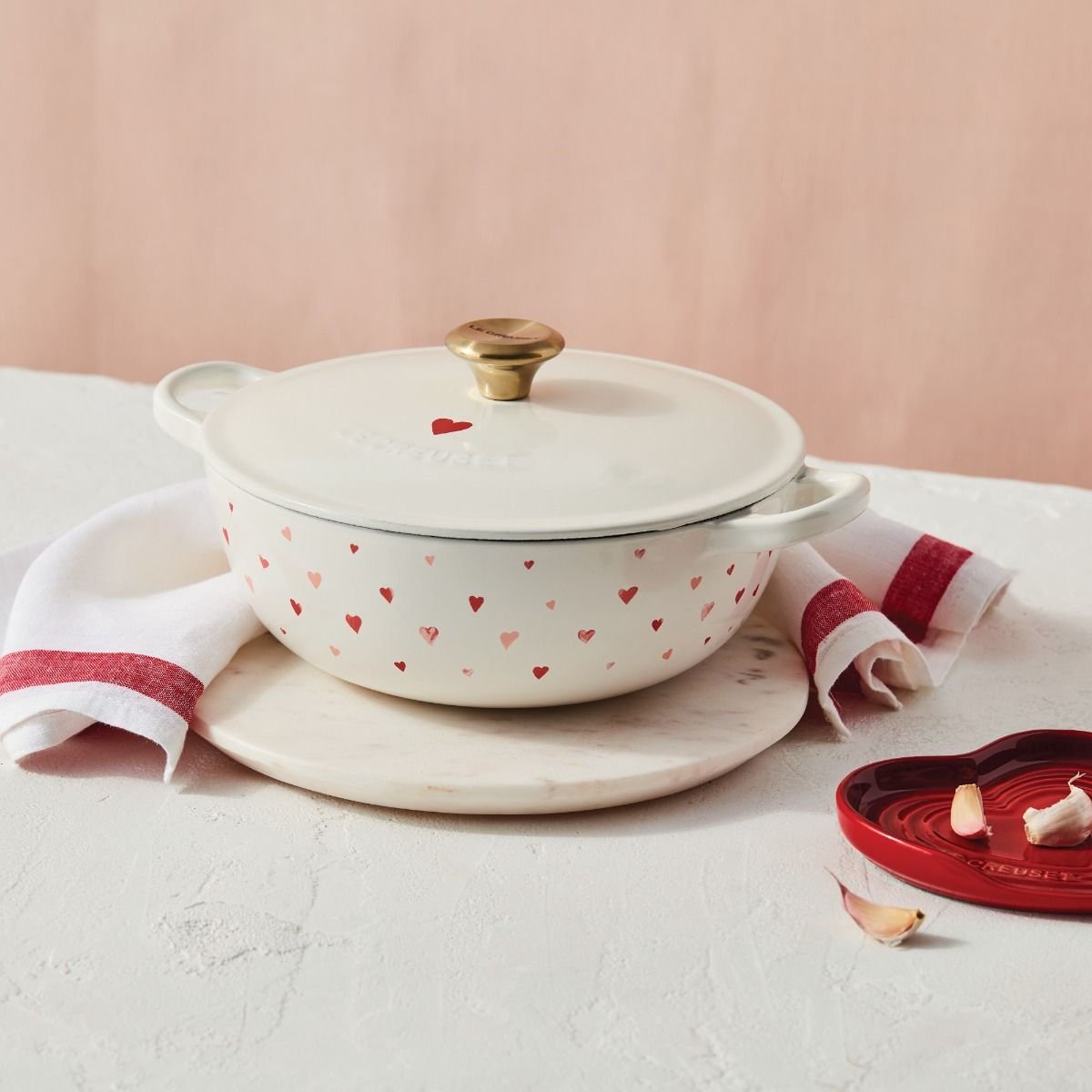 Le Creuset L'Amour 2.75 Qt. Enameled Cast Iron Soup Pot with Gold Knob & Heart Applique | White Le Creuset L'Amour 2.75 Qt. Enameled Cast Iron Soup Pot With Gold Knob & Heart Applique | White -STAUB Shop rs13359 201020 lecreuset lamoursouppot 0423 ret