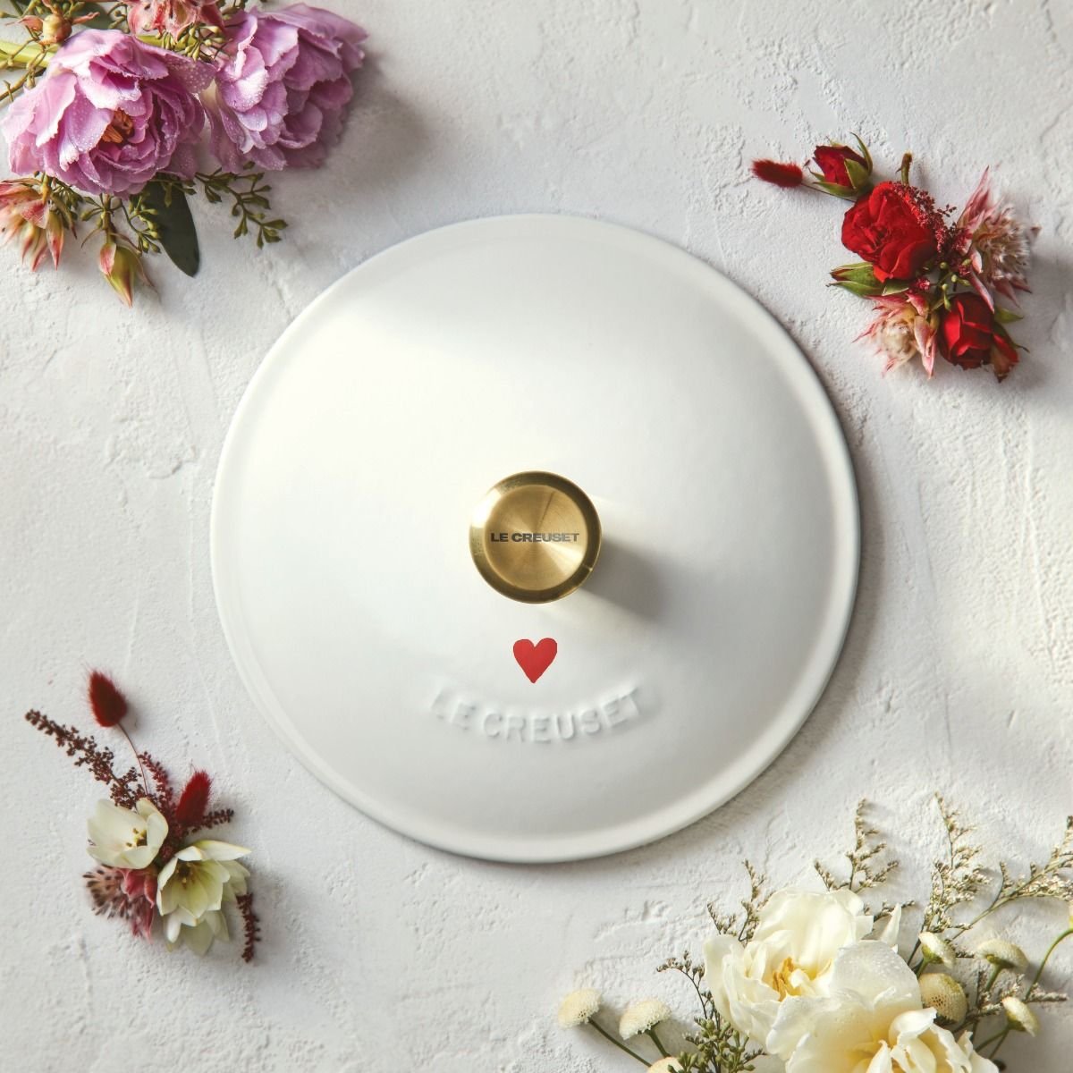 Le Creuset L'Amour 2.75 Qt. Enameled Cast Iron Soup Pot with Gold Knob & Heart Applique | White Le Creuset L'Amour 2.75 Qt. Enameled Cast Iron Soup Pot With Gold Knob & Heart Applique | White -STAUB Shop rs13360 201020 lecreuset lamoursouppot 0659 ret