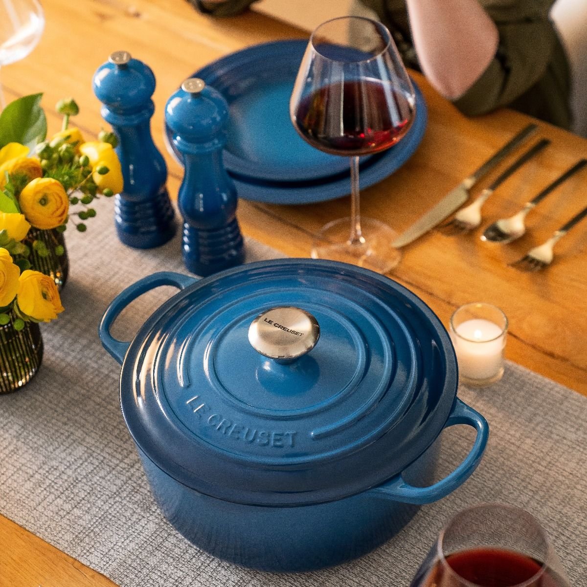 Le Creuset 5.5 Qt. Round Signature Cast Iron Dutch Oven with Stainless Steel Knob | Marseille Blue Le Creuset 5.5 Qt. Round Signature Cast Iron Dutch Oven With Stainless Steel Knob | Marseille Blue -STAUB Shop rs16006 0921 lecreuset lifestyle 43