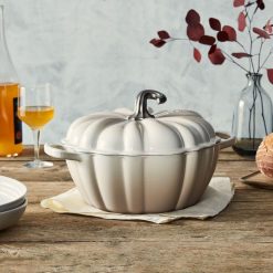 Le Creuset 4 Qt. Pumpkin Cocotte | Meringue -STAUB Shop rs17157 220511 lecreuset pumpkincocotte meringue sqret