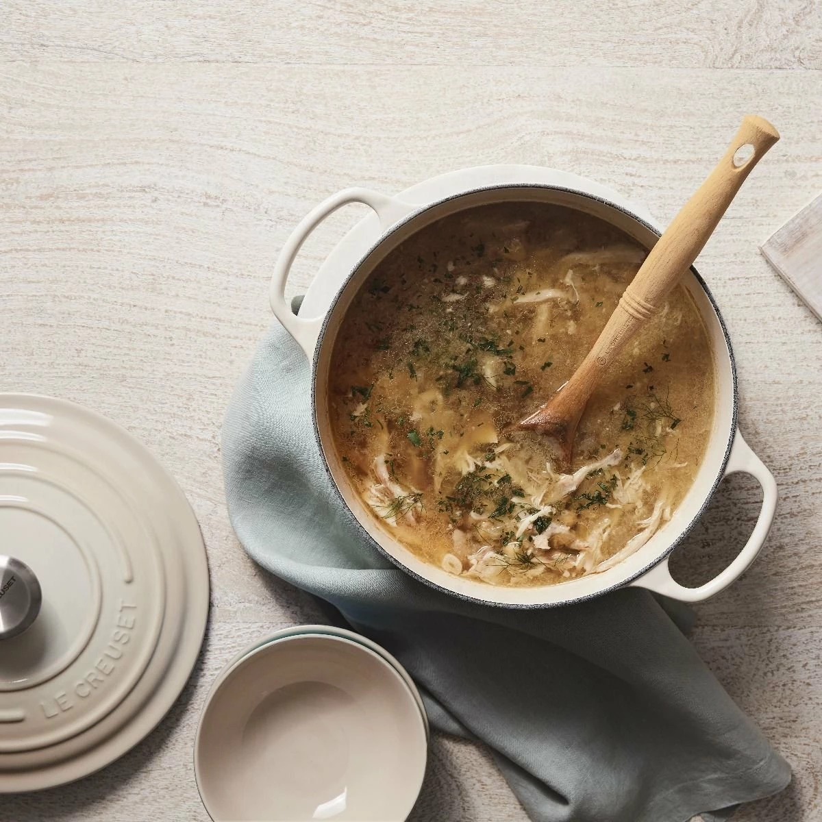 Le Creuset 5.5 Qt. Round Signature Cast Iron Dutch Oven With Stainless Steel Knob | Meringue White - Image 3