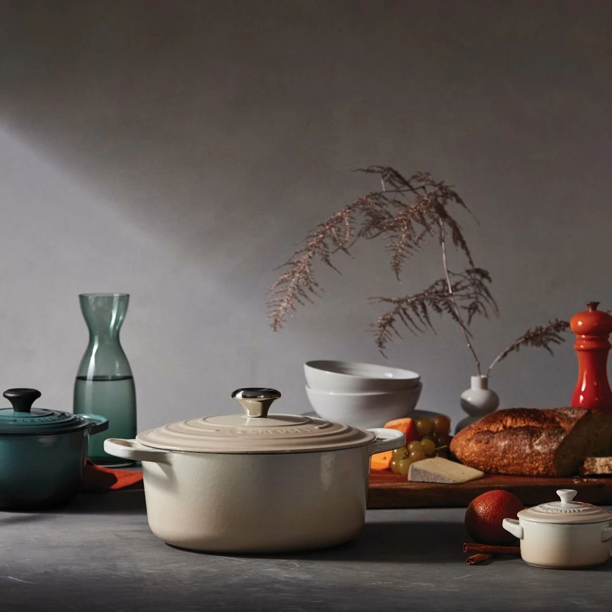 Le Creuset 5.5 Qt. Round Signature Cast Iron Dutch Oven With Stainless Steel Knob | Meringue White - Image 4