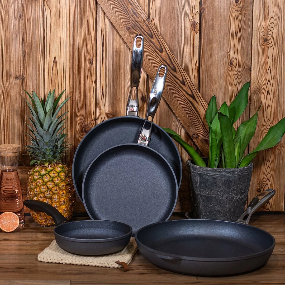 Swiss Diamond | HD Fry Pan With Stainless Steel Handle - 9.5" - Image 6