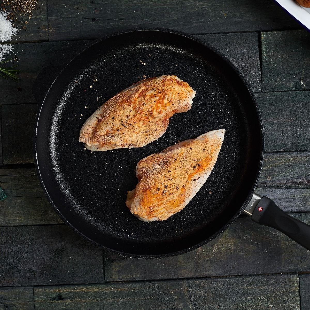 Swiss Diamond | XD Fry Pan with Lid - 12.5" Swiss Diamond | XD Fry Pan With Lid - 12.5" -STAUB Shop swiss2 3