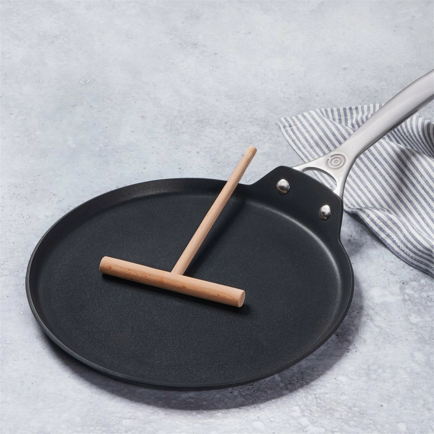 Le Creuset 11" Crepe Pan With Rateau | Toughened Nonstick Pro - Image 4