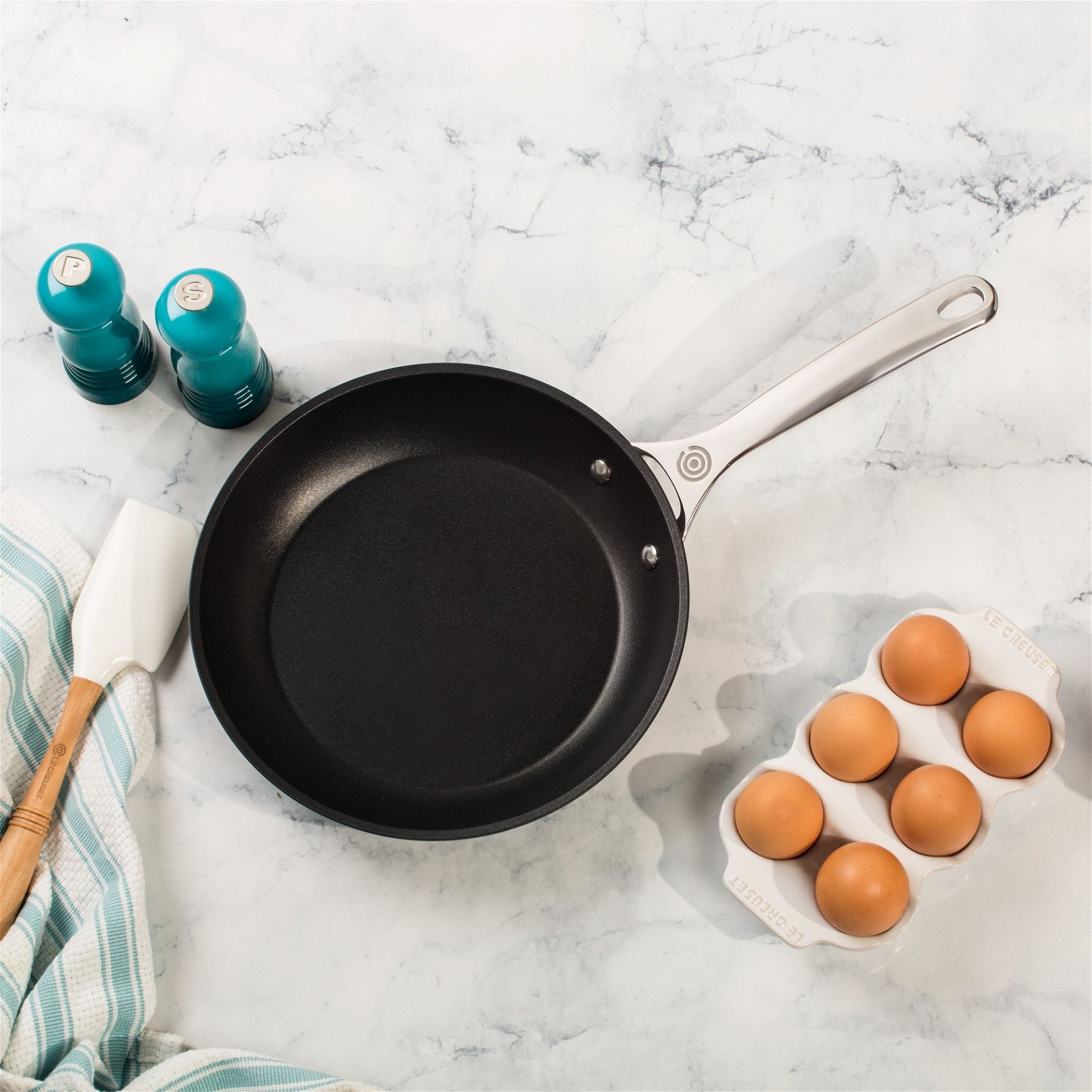 Le Creuset 9.5" Fry Pan | Toughened Nonstick Pro Le Creuset 9.5" Fry Pan | Toughened Nonstick Pro -STAUB Shop tnsp2200 24f