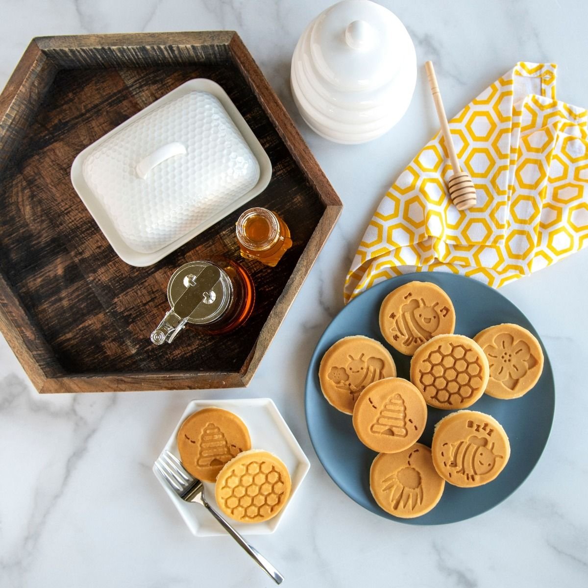 Nordic Ware Honey Bee Pancake Pan Nordic Ware Honey Bee Pancake Pan -STAUB Shop