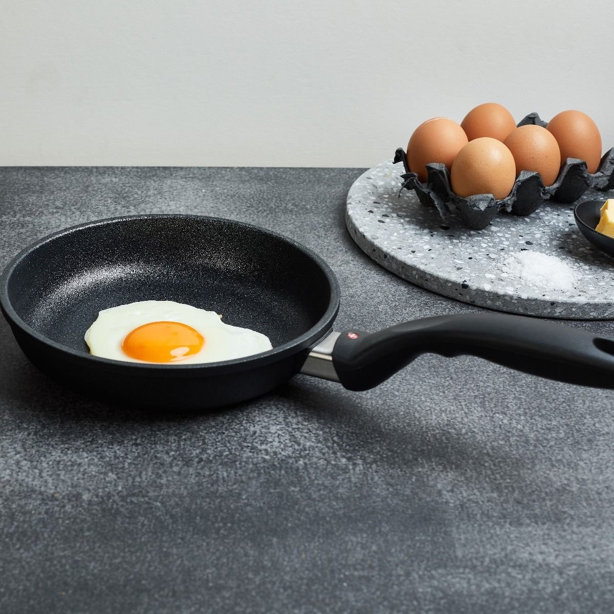 Swiss Diamond | XD Fry Pan with Lid - 8" Swiss Diamond | XD Fry Pan With Lid - 8" -STAUB Shop