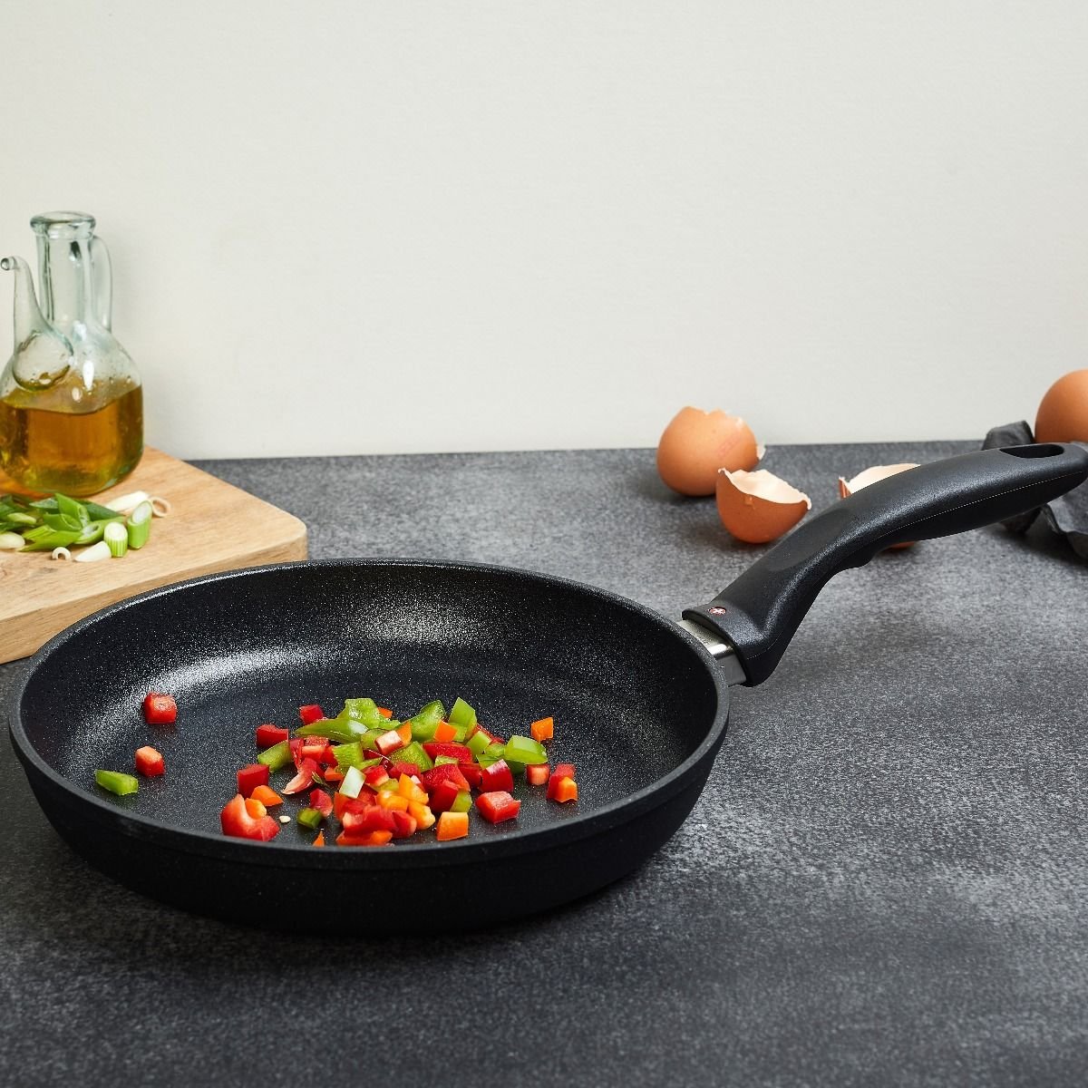 Swiss Diamond | XD Fry Pan with Lid - 8" Swiss Diamond | XD Fry Pan With Lid - 8" -STAUB Shop