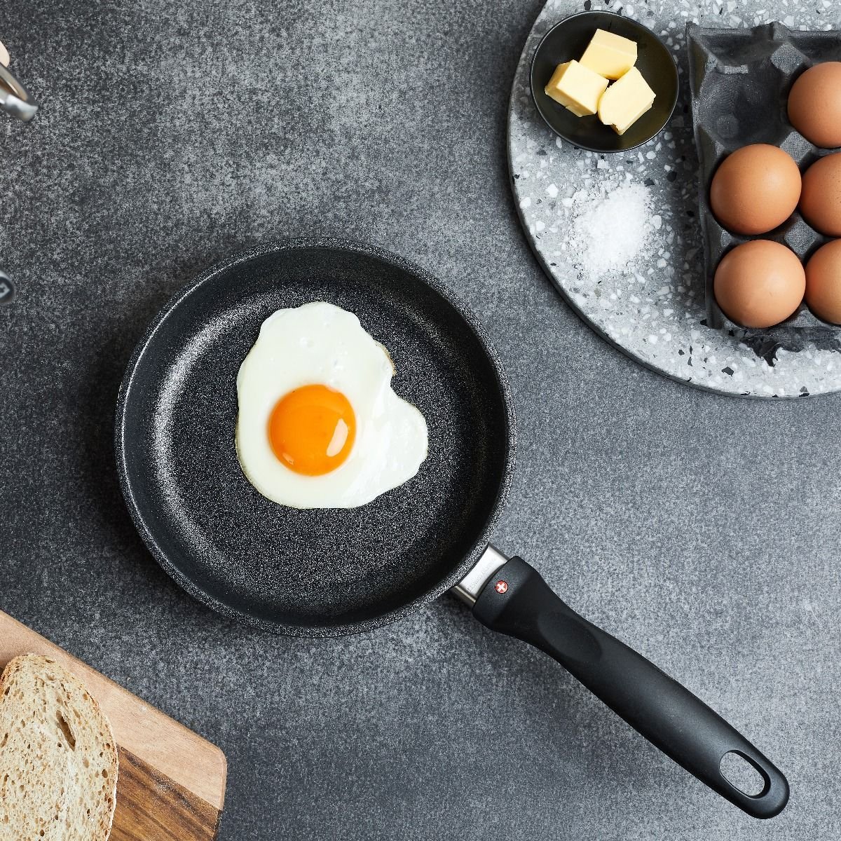 Swiss Diamond | XD Fry Pan with Lid - 8" Swiss Diamond | XD Fry Pan With Lid - 8" -STAUB Shop