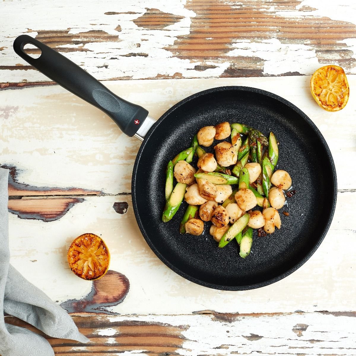 Swiss Diamond | XD Fry Pan With Lid - 9.5" 5 Swiss Diamond | XD Fry Pan With Lid - 9.5" - Image 3