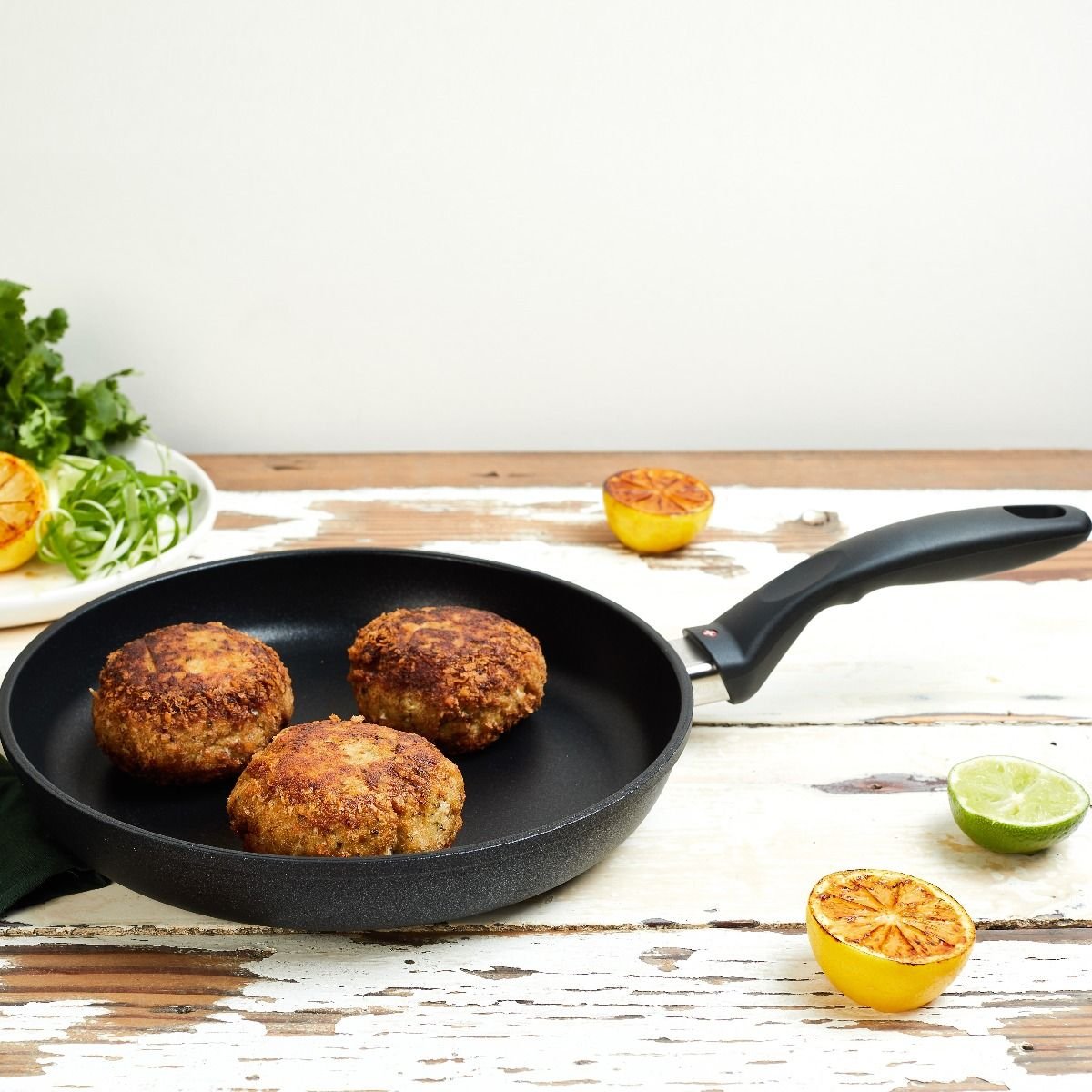 Swiss Diamond | XD Fry Pan With Lid - 9.5" 6 Swiss Diamond | XD Fry Pan With Lid - 9.5" - Image 4