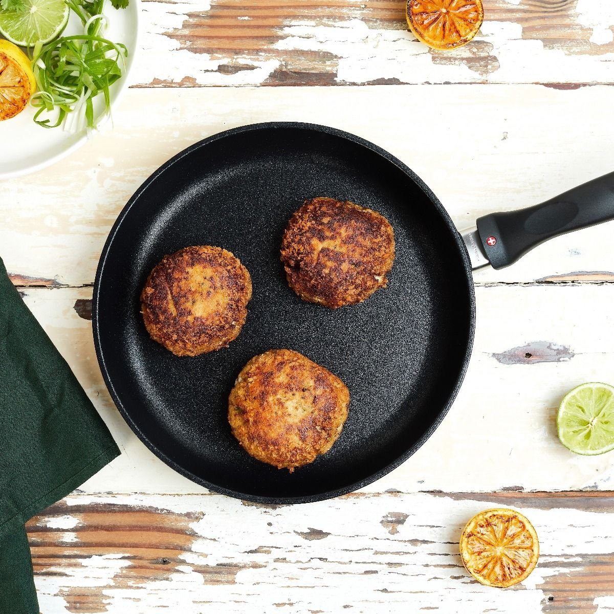 Swiss Diamond | XD Fry Pan With Lid - 9.5" 7 Swiss Diamond | XD Fry Pan With Lid - 9.5" - Image 5