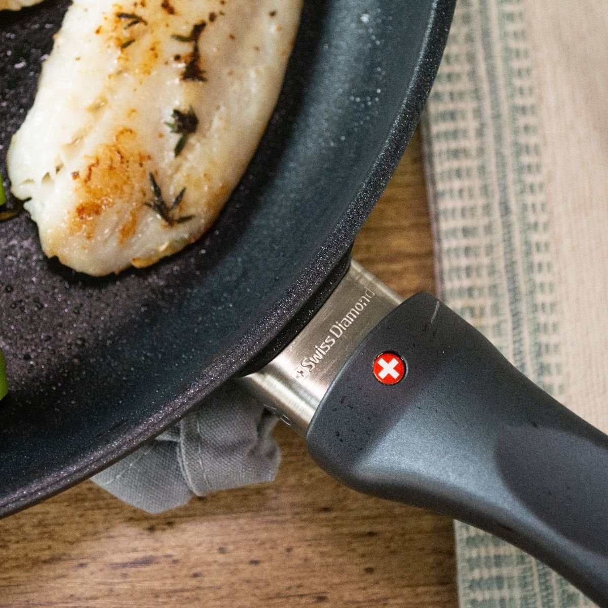 Swiss Diamond | XD Fry Pan - 11" Swiss Diamond | XD Fry Pan - 11" -STAUB Shop